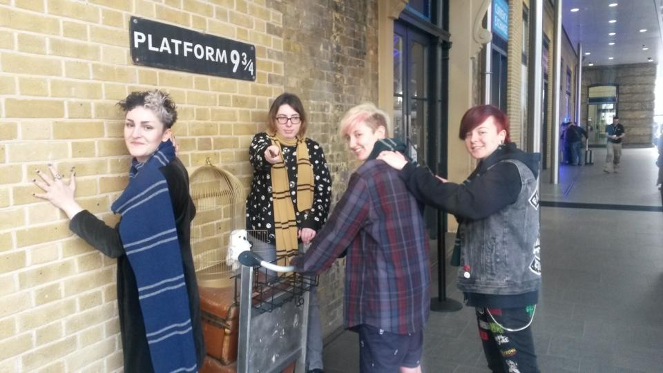 Rosa London Trip - Platform 9-3-4